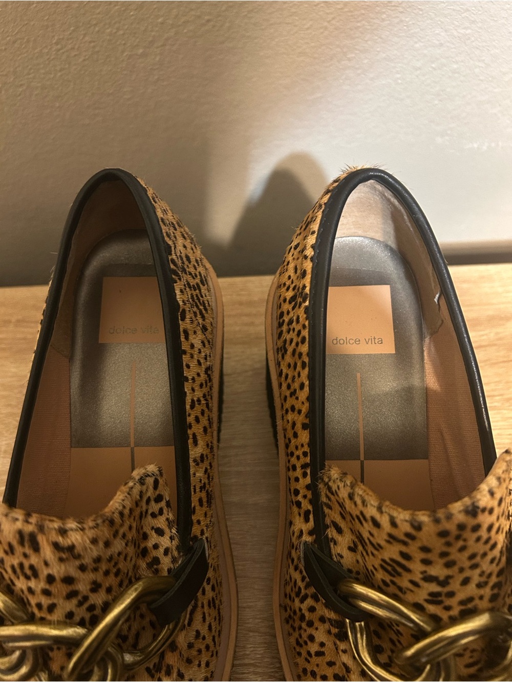 Dolce Vita Brenan Leopard Calf Hair Platform Wedge Loafers Gold Chain Sz 8 - Picture 5 of 6